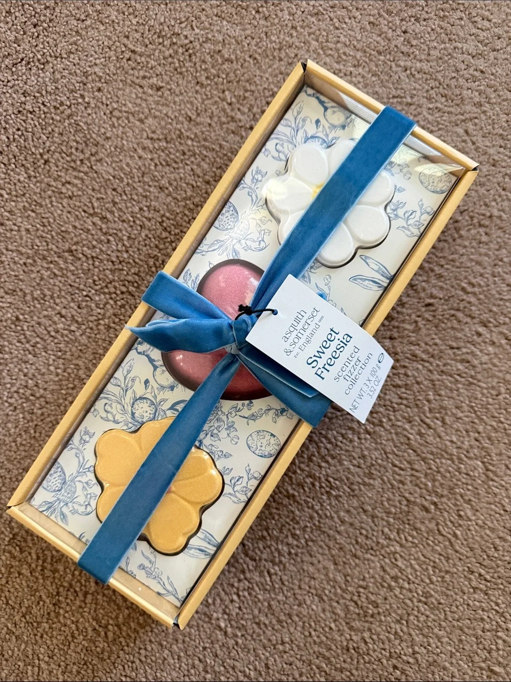 Sweet Freesia Scented Fizzer Collection Gift Set - Yellow, Pink, White - Flowers